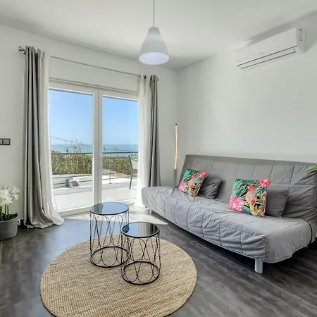 Ocean's 8 Villa